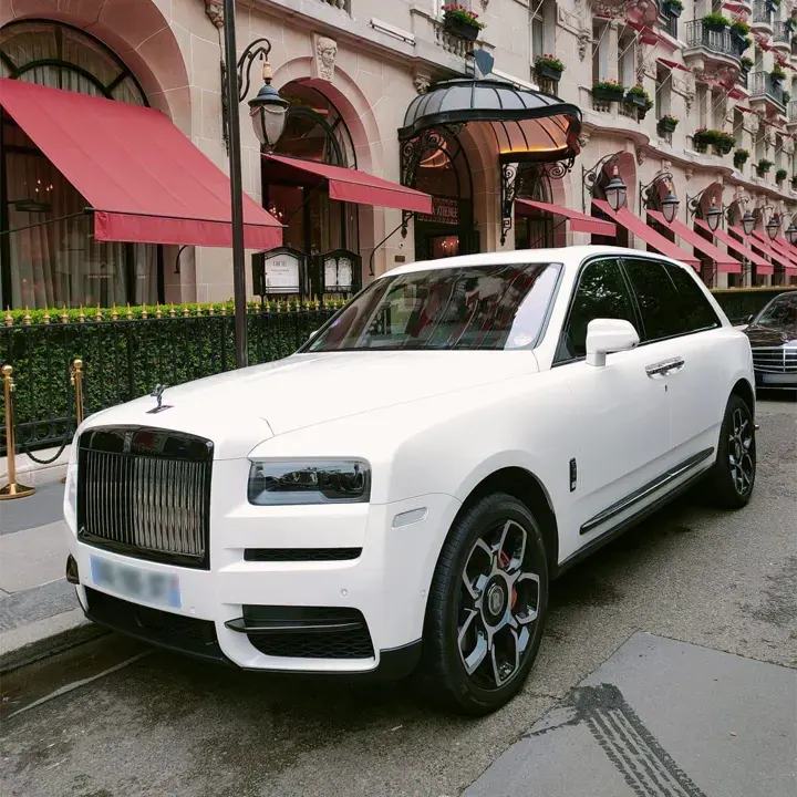 > Photo d'une voiture de location haute gamme. Castel-Cab VTC autour de Château-Thierry, Reims, Paris et Île-de-France. Villes et Villages dans la Marne : Reims, Tinqueux, Bezannes, Champigny, Cernay-lès-Reims, Sillery, Verzy, Bétheny, Muizon, Cormontreuil, Saint-Brice-Courcelles. Villes et Villages autour de Dormans : Aÿ-Champagne, Bergères-lès-Vertus, Fère-en-Tardenois, Villers-sous-Châtillon, Sancy-Lès-Provins, Montmort-Lucy, Saint-Remy-en-Bouzemont, Château-Thierry, Sailly-le-Sec, Braine. Villes et Villages dans l’Aisne : Château-Thierry, Essômes-sur-Marne, Neuilly-Saint-Front, Chézy-sur-Marne, Nanteuil-la-Fosse, Vauxcéré, Château-Thierry, Braine, Villers-Cotterêts, Trélou-sur-Marne, Juvigny, Mardeuil, Dizy, Épernay, Pierry, Cumières, Épernay, Aÿ-Champagne, Châlons-en-Champagne, Moussy-Verneuil, Vertus, Oger. Aéroports en Île-de-France et alentours : Aéroport Charles de Gaulle, Aéroport Orly, Aéroport Beauvais-Tillé. Gares en Île-de-France et alentours : Gare de l'Est, Gare de Lyon, Gare de Montparnasse, Gare de Saint-Lazare, Gare de Bercy, Gare de Châtelet-Les Halles, Gare de Paris-Nord, Gare de Reims, Gare de Château-Thierry, Gare de Dormans, Gare de Meaux, Gare de La Ferté-sous-Jouarre, Gare de Tournan-en-Brie. Tarifs, numéros de téléphone et prix des trajets sur l’application mobile pour réserver un Taxi ou VTC à proximité, « autour de moi » ou sur castel-cab.fr.